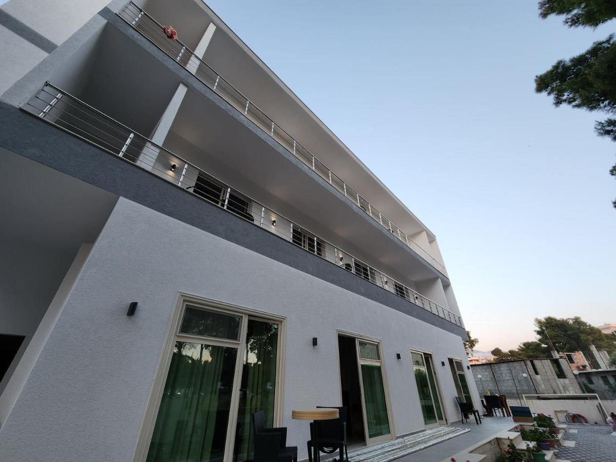 Sea Front Villa Vlorë Exteriör bild