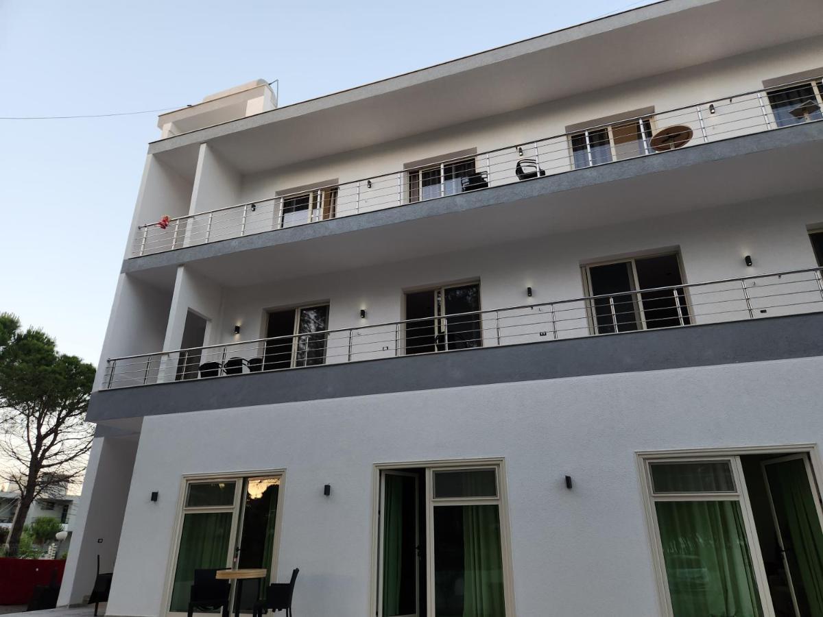 Sea Front Villa Vlorë Exteriör bild