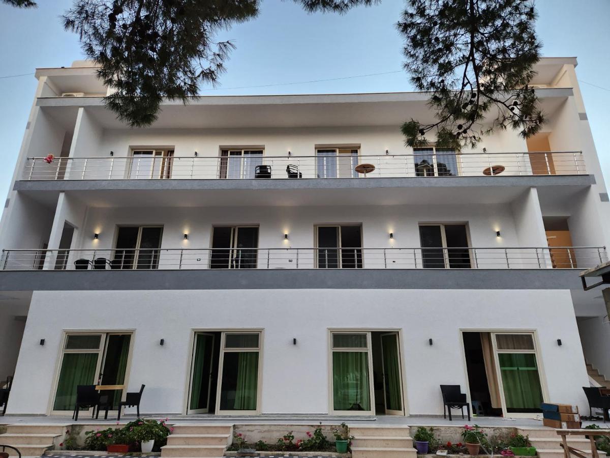Sea Front Villa Vlorë Exteriör bild