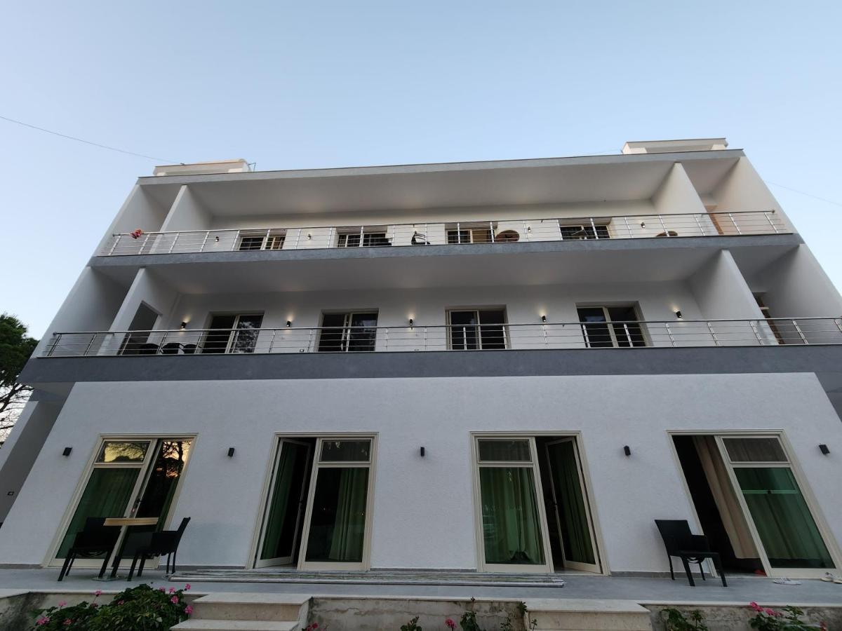 Sea Front Villa Vlorë Exteriör bild