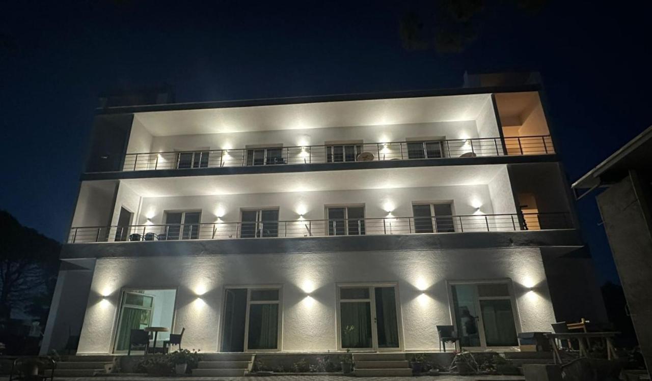 Sea Front Villa Vlorë Exteriör bild