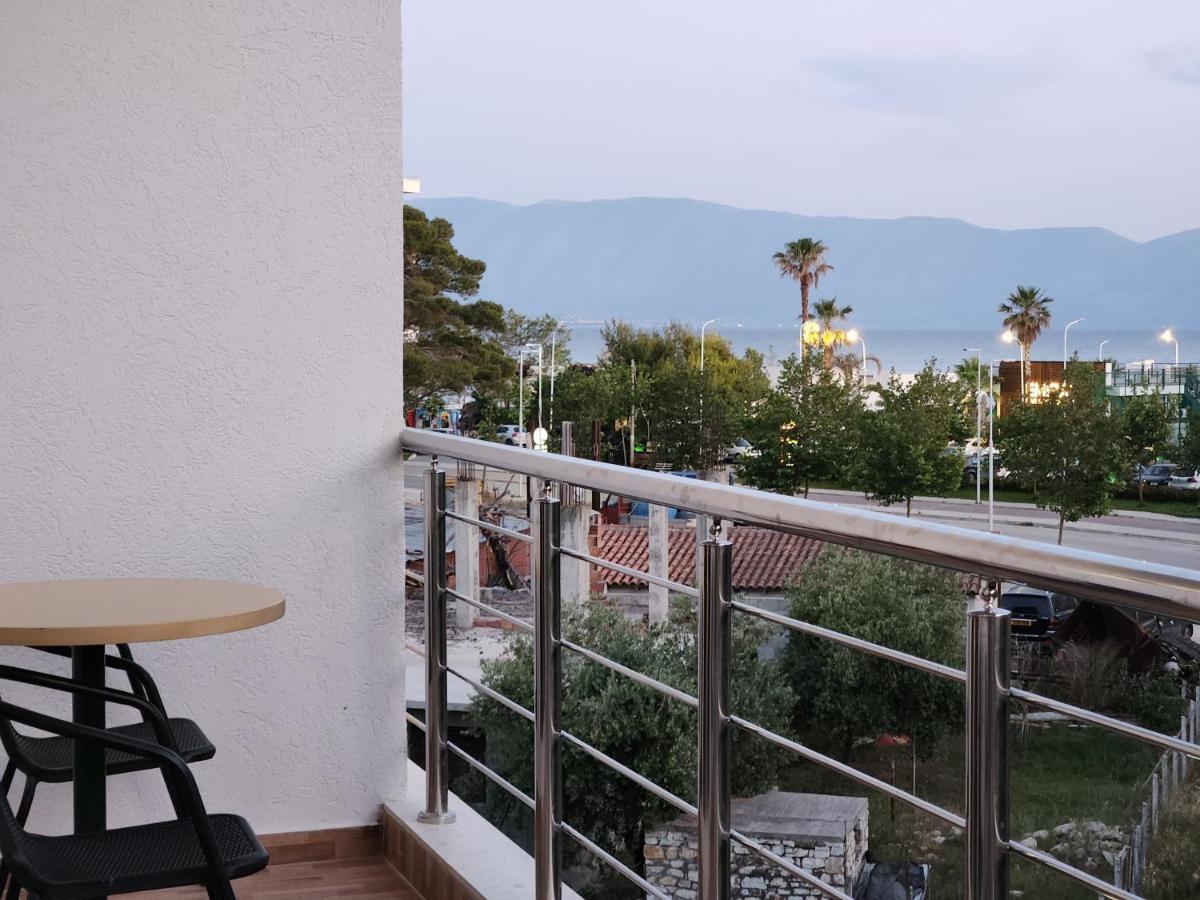 Sea Front Villa Vlorë Exteriör bild